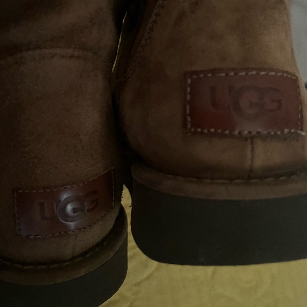Uggs - Picture 3 of 6